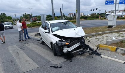 Antalya'da çarpışan araçlar hurdaya döndü: 1 yaralı