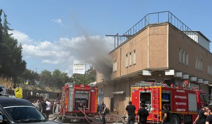 Sanayi sitesindeki çıkan yangın panik oluşturdu