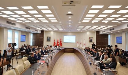 Bakan Işıkhan, Memur-Sen Başkanı Yalçın ve hizmet kollarında ilgili sendika temsilcileri ile bir araya geldi