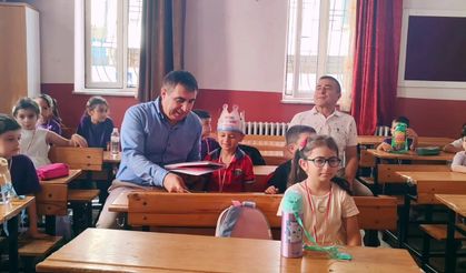 İlçe Milli Eğitim Müdürü Şimşek, minik öğrencilerin heyecanına ortak oldu