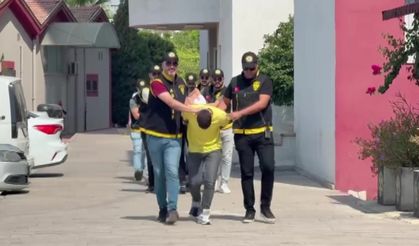 2 kişiyi vurup kuyumcu soymuşlardı: Altınları satıp paraları sayarken kendilerini çekmişler