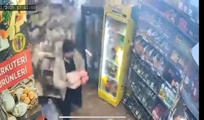 Kontrolden çıkan cip şarküteriye daldı: Kıl payı kurtuluş kamerada