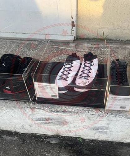 Ticaret Bakanlığı Michael Jordan imzalı 3 çift spor ayakkabıyı 5 milyon liradan satışa çıkarttı
