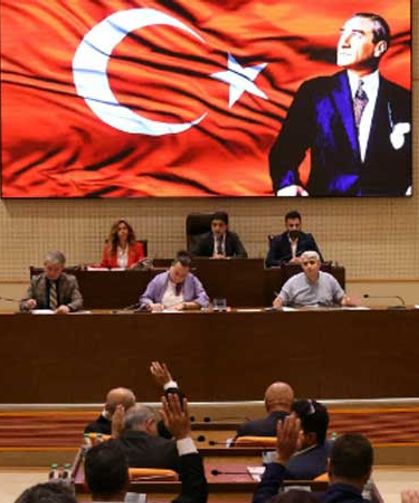 AKP’den CHP’ye geçen belediyede Ensar ve TÜGVA’yla protokoller iptal edildi