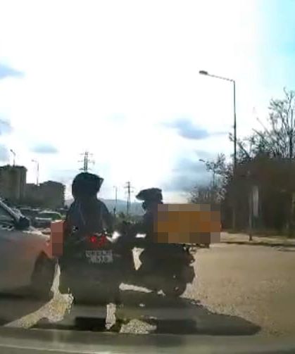 Darp edilen meslektaşını kurtarmak isteyen kadın kurye saldırgana kaskla kafa attı