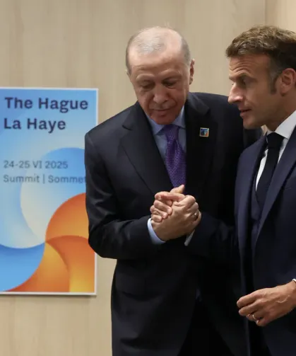 Rus medyasından Macron yorumu: Erdoğan'ı alt etmeye çalıştı, beyblade gibi döndü