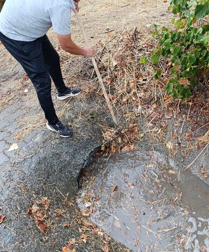 Yağmur suyu kanalları temizleniyor