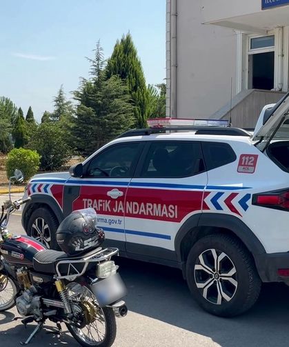 Tehlikeli şov pahalıya patladı: Motoru bağlandı, ehliyeti gitti