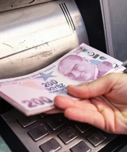 Memur ve emeklilerin zamlı maaşları ödeniyor