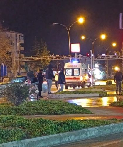Sakarya'da otomobil ile motosiklet çarpıştı: 2 yaralı