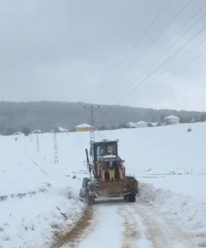 Karabük’te kar yağışı nedeniyle 109 köy yolu ulaşıma kapandı