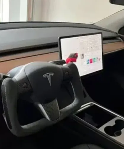 Çin'den yeni otomobil kuralları: Yarım direksiyon simidi yasaklandı