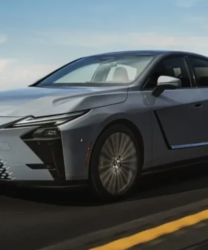 Lexus, ilk tamamen elektrikli versiyonlarıyla ES modelini piyasaya sürdü