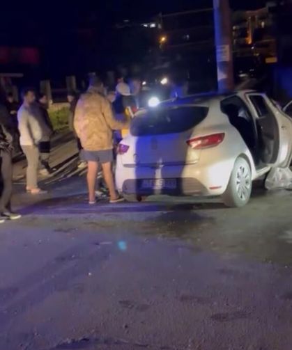 Kavşakta otomobiller çarpıştı: 4 yaralı