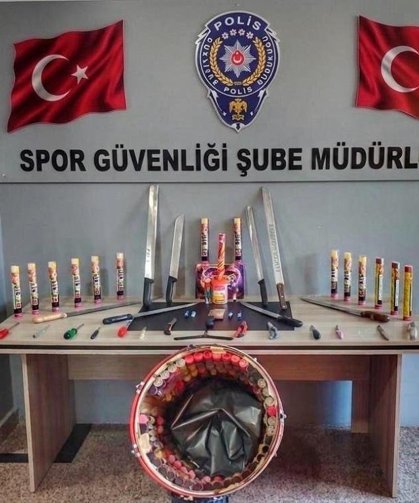 Deplasman otobüsünden adeta cephanelik çıktı