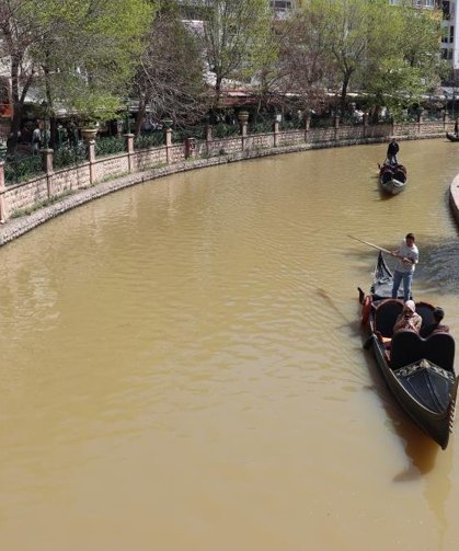 Porsuk Çayı kahverengiye döndü