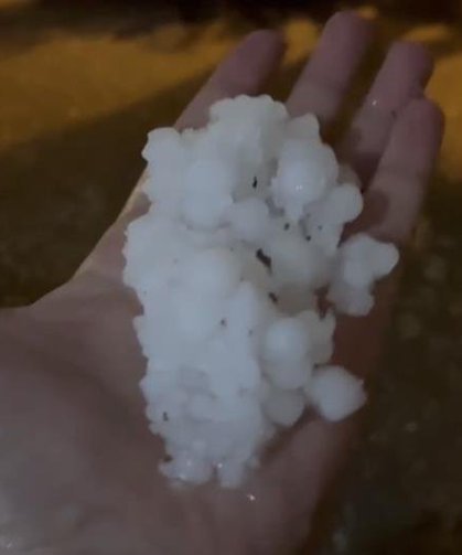 Adıyaman'a fındık büyüklüğünde dolu yağdı