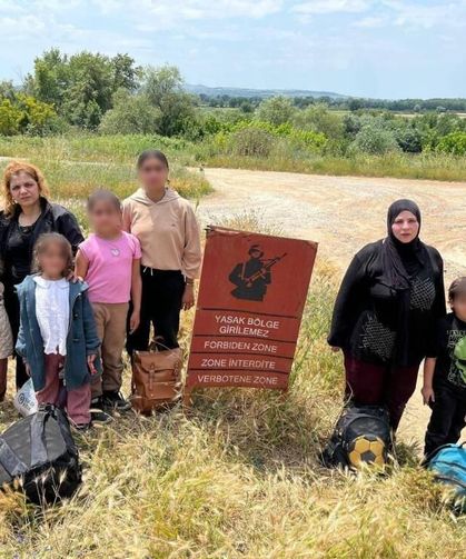 Yurt dışına kaçmak isteyen 32 düzensiz göçmen sınır hattında yakalandı