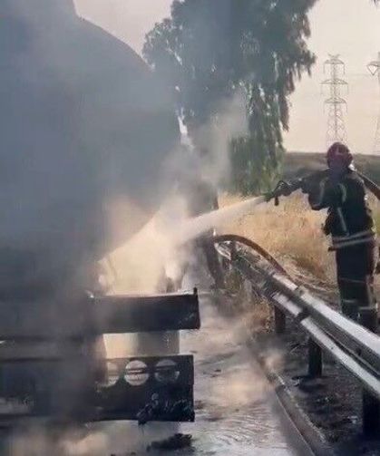 Osmaniye’de tankerin lastiklerinden çıkan yangın zeytin bahçesine sıçradı