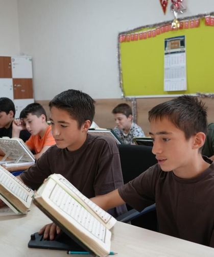 13 yaşındaki ikiz kardeşler birlikte Kur'an-ı Kerim'i ezberleyerek hafız oldu