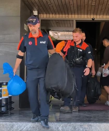 Otel odasında ölü bulundu, yanındaki maddeler ekipleri alarma geçirdi