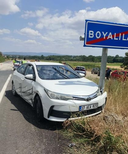 Kastamonu’da otomobil traktörle çarpıştı: 2 yaralı
