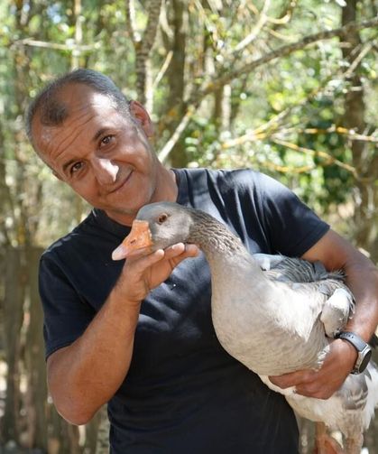 Korona virüs sebebiyle köyüne dönüp kaz çiftliği kurdu, şimdi Kars'a bile kaz gönderiyor