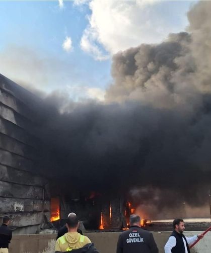 Kırklareli'nde ilaç fabrikasındaki yangın 3 saatte kontrol altına alındı