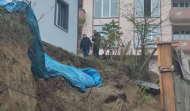 Sağanak yağışlar kazı çalışması yürütülen alanda heyelan neden oldu