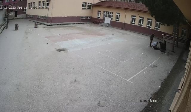Okul bahçesinde kalbi duran öğrenciyi öğretmeni kurtardı: O anlar kamerada