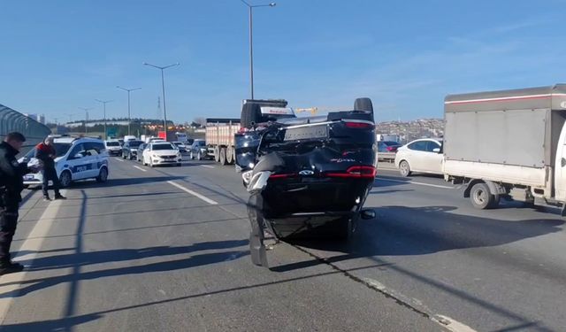 TEM Otoyolu'nda takla atan araçtaki çiftin burunları bile kanamadı