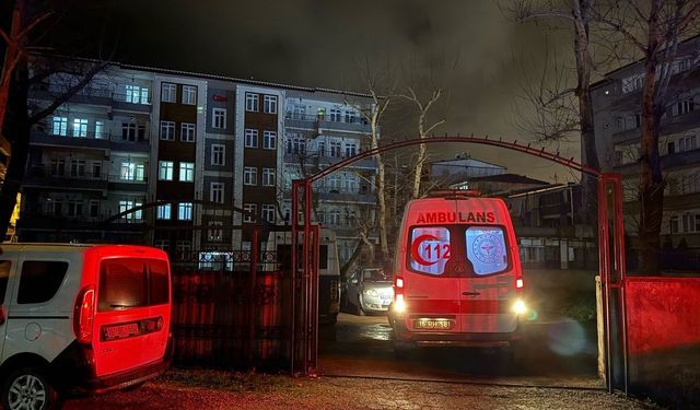 4 evladının annesini kalbinden bıçaklayarak katletti...