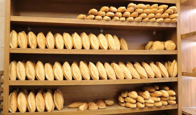 İzmir’de 220 gram ekmeğin fiyatı 9 lira olarak belirlendi.