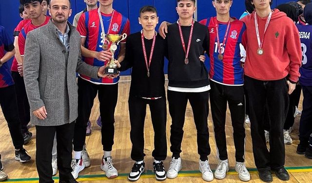Badminton gençler müsabakaları sona erdi