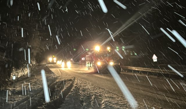 Düzce’de yoğun kar yağışı devam ediyor