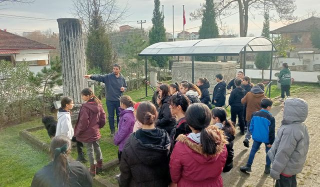 Öğrenciler tarihi yerleri gezdi