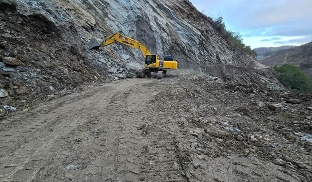 Gökçealan Grup Yolu dinamitle genişletiliyor