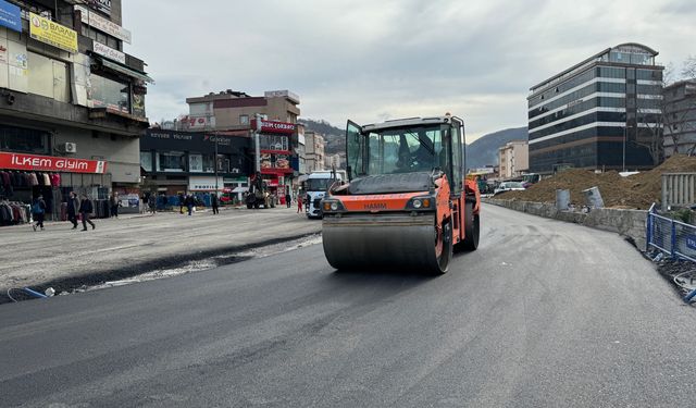 67 yıllık köprüde yıkım bitti, asfalt serimi başladı