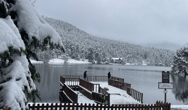 Gölcük Tabiat Parkı'na kar yağdı
