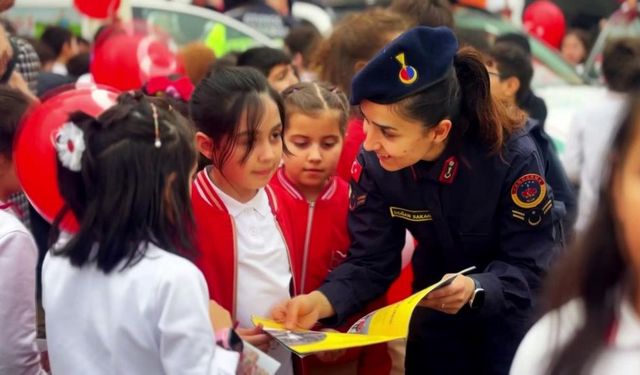 İlkokul öğrencileri jandarma mesleği hakkında bilgi sahibi oldu