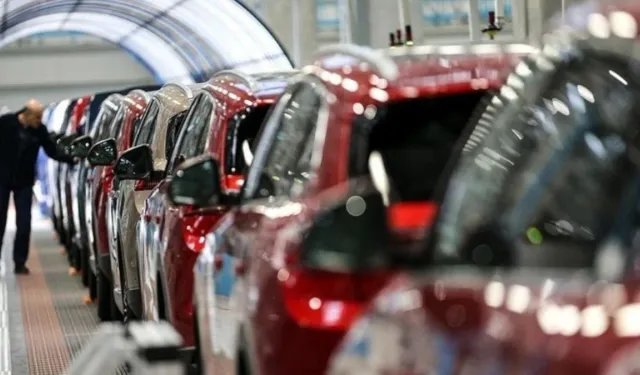 Türkiye'de en çok satılan 10 otomobilin son 1 yıllık fiyat değişimi