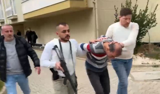 FETÖ'den 12 yıl 6 ay hapis cezasıyla aranıyordu...Firari astsubay sahte kimlikle yakalandı