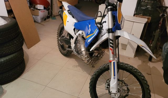 Trafiği tehlikeye atan motosikletli yakalandı
