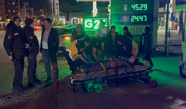 Yaya geçidinden geçen kadına otomobil çarptı