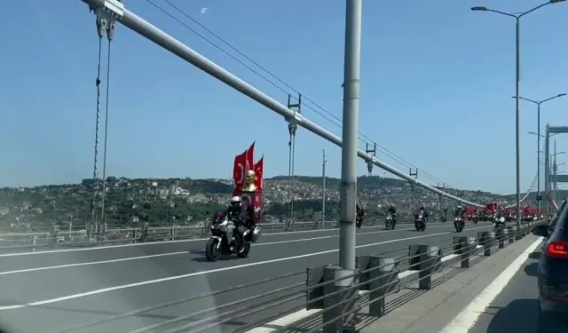 15 Temmuz Şehitler Köprüsü'nde Atatürk heykeliyle motosiklet korteji