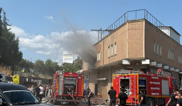 Sanayi sitesindeki çıkan yangın panik oluşturdu