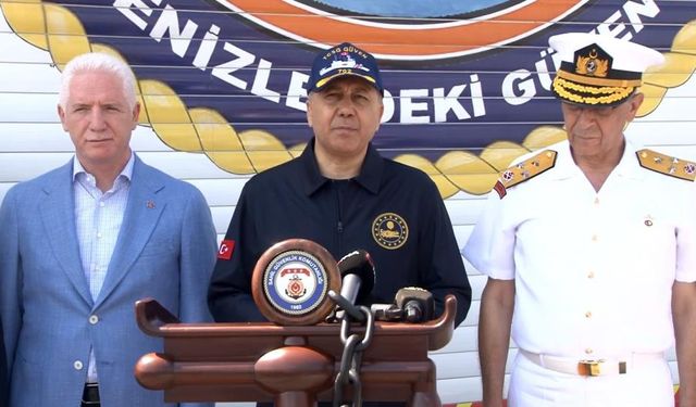 İçişleri Bakanı Yerlikaya, TEKNOFEST Mavi Vatan'ı ziyaret etti