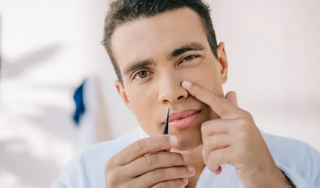 Burun kıllarınızı koparmayın: Menenjite davetiye çıkarıyor