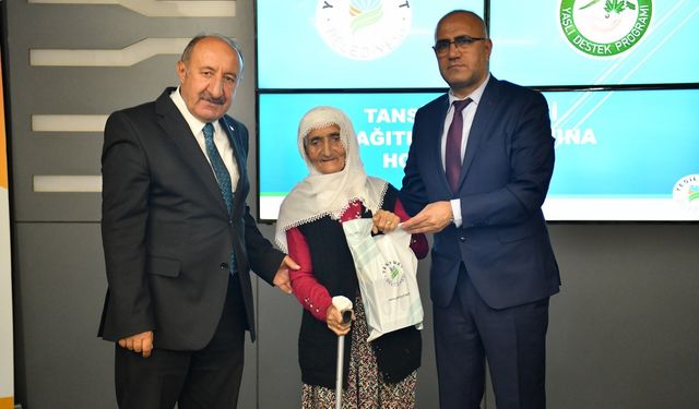 Yeşilyurt Belediyesi’nden ihtiyaç sahibi yaşlılara tansiyon aleti desteği