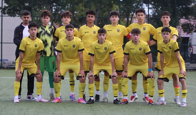 Soysalspor U16 Fırtına Gibi Esti: Gol Şovla Zirvedeki Yerini Korudu!